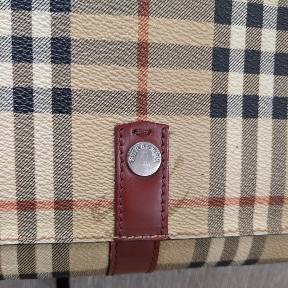 Burberry: Haymarket Nova Check PVC Baguette Shoulder Bag - Picture 10 of 16